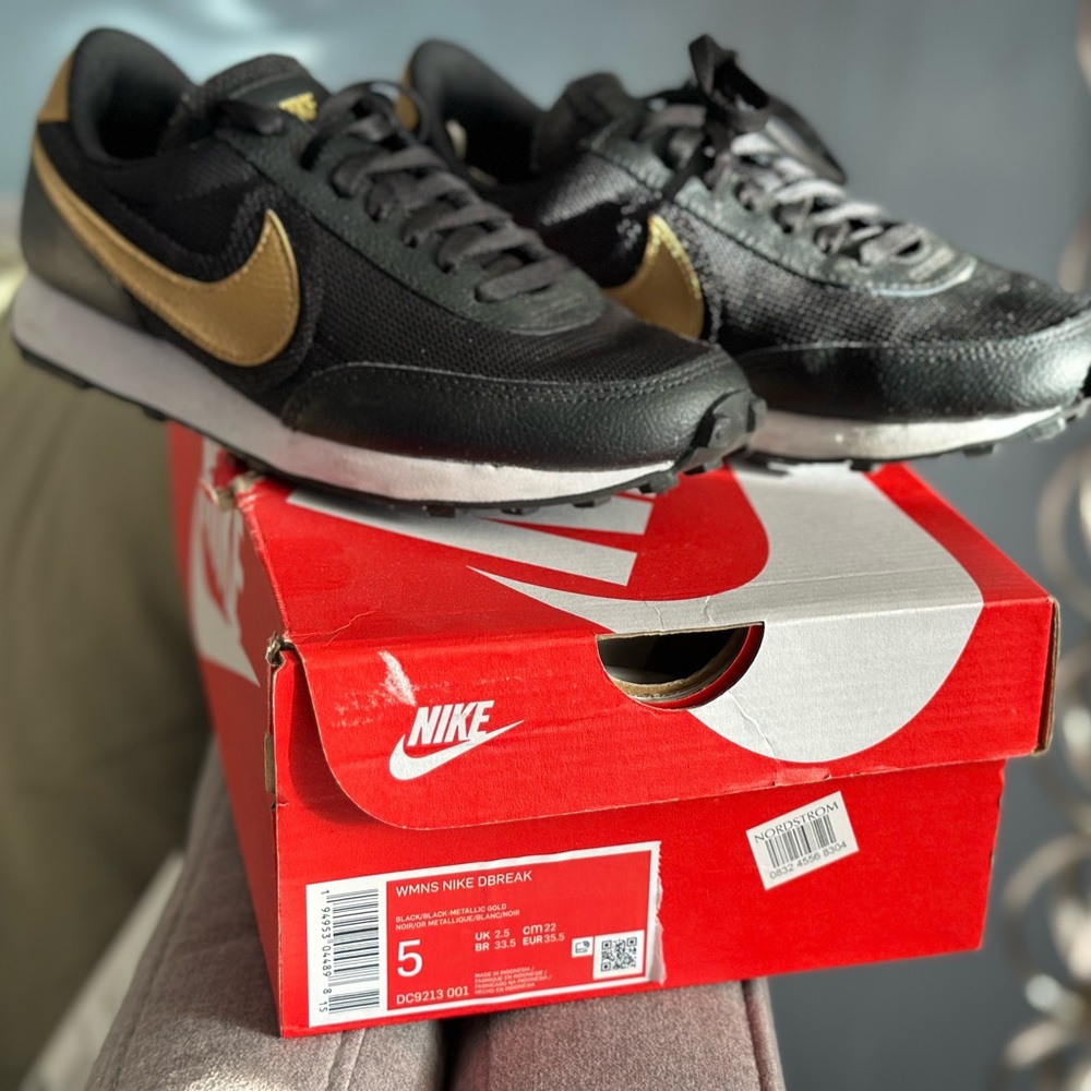 Nike sneakers size 5